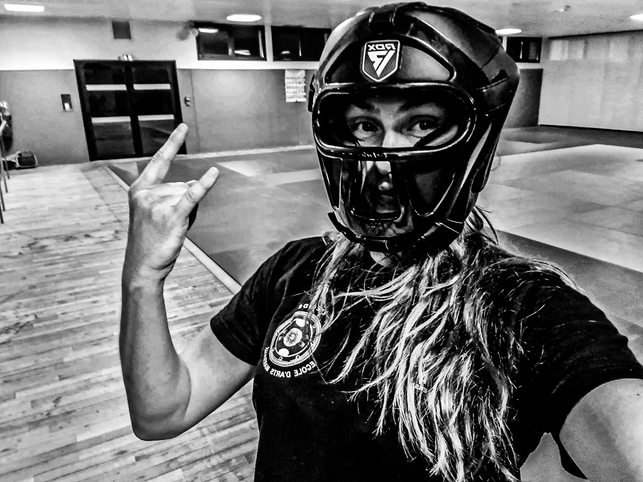 Louison à l’entraînement en casque intégral dans la salle
